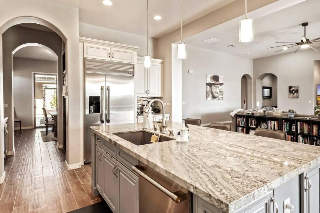 Phoenix Home With Heated Pool, Desert Views & Hot Tub Anthem Экстерьер фото